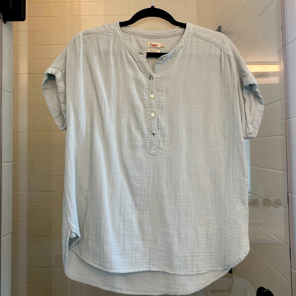 Faherty organic cotton shirt. Light blue.